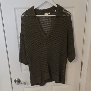 Max Studio V-Neck Green Sweater with Contemporary Fit